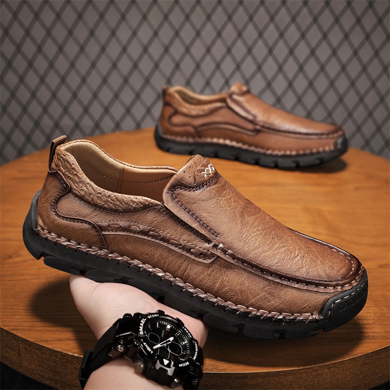Loafer Slip On Men - 2026 新しい男のカジュアルシューズ手作りスプリットレザーローファー快適なメンズスリッポンフラットモカシン屋外男性ハイキングシューズ