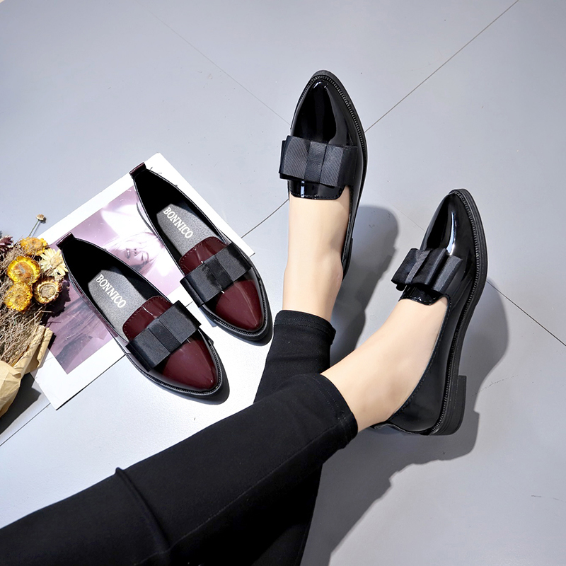ブラック/ワインレッドのパテントレザーのポインテッドトゥフラ - Dress Shoe Pointed のレビューと価格