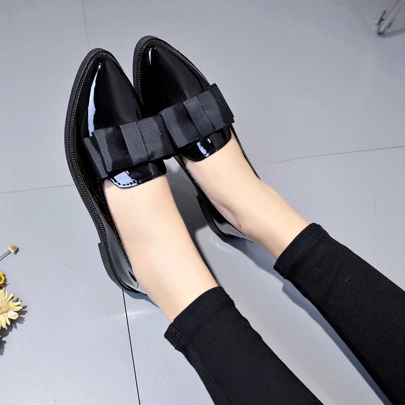 ブラック/ワインレッドのパテントレザーのポインテッドトゥフラ - Dress Shoe Pointed のレビューと価格
