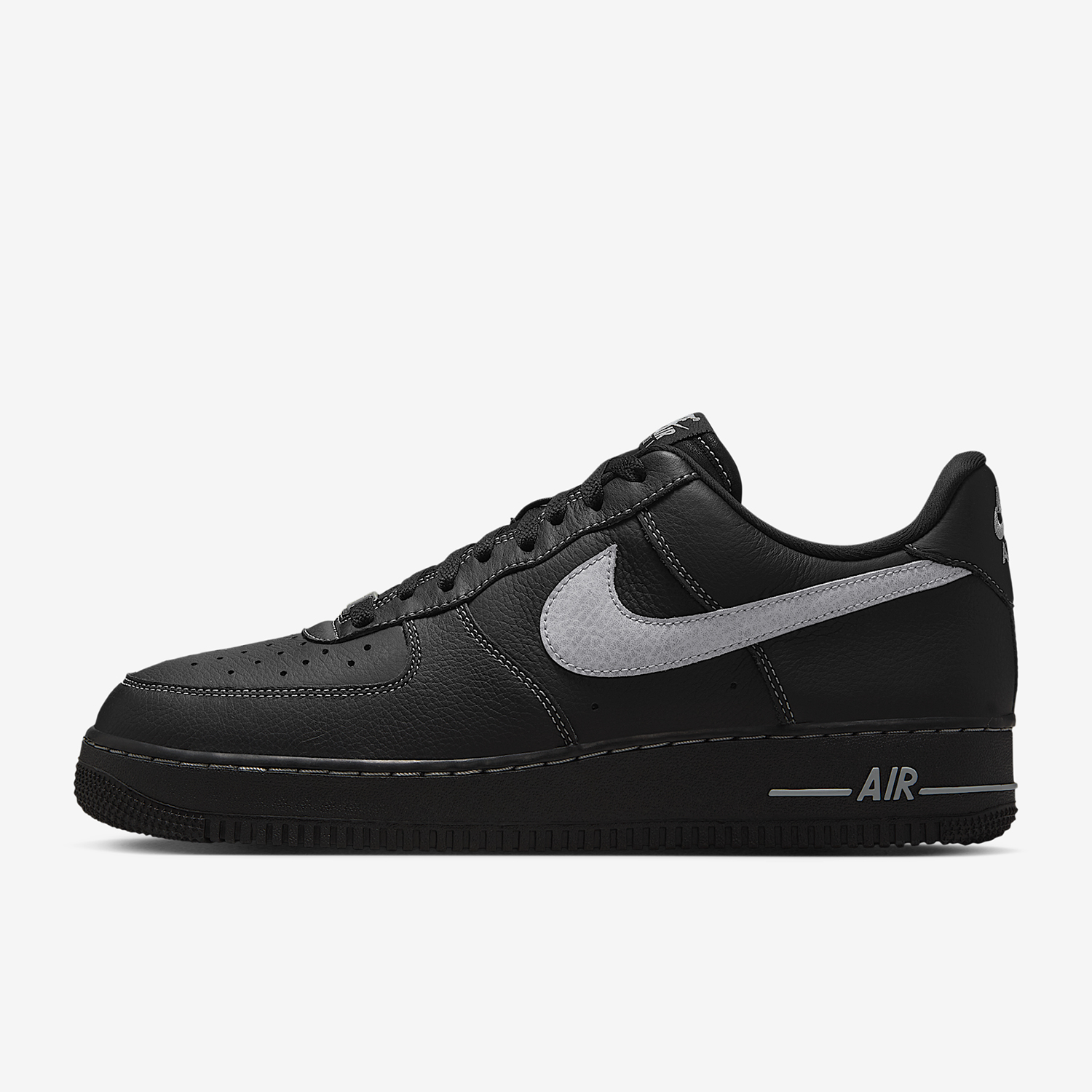 ナイキ オーセンティック AIR FORCE 1 07 LV - Men Shoes On Sale Nike のレビューと価格