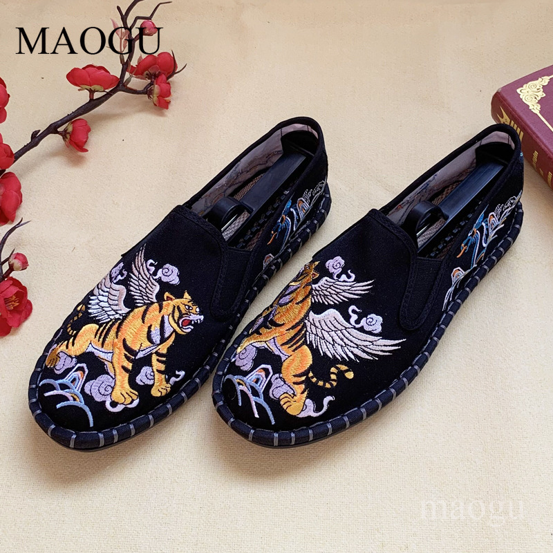 ユニセックス中国風刺繍スリッポンシューズ、龍虎柄ステッチソー - Loafer Slip On Men のレビューと価格